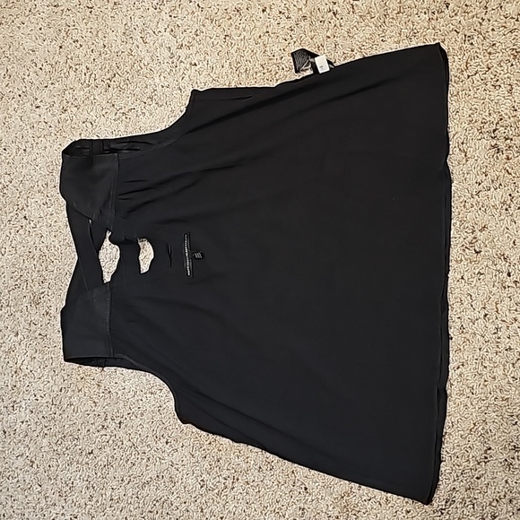 WHITE HOUSE BLACK MARKET TOP - Picture 13 of 13